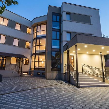 Pensiunea Select Central Тиргу-Муреш Екстер'єр фото
